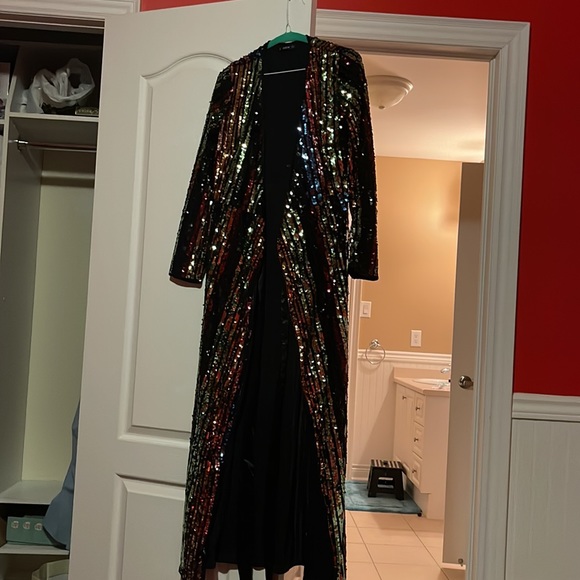 Beautiful sequin gown - Picture 2 of 4